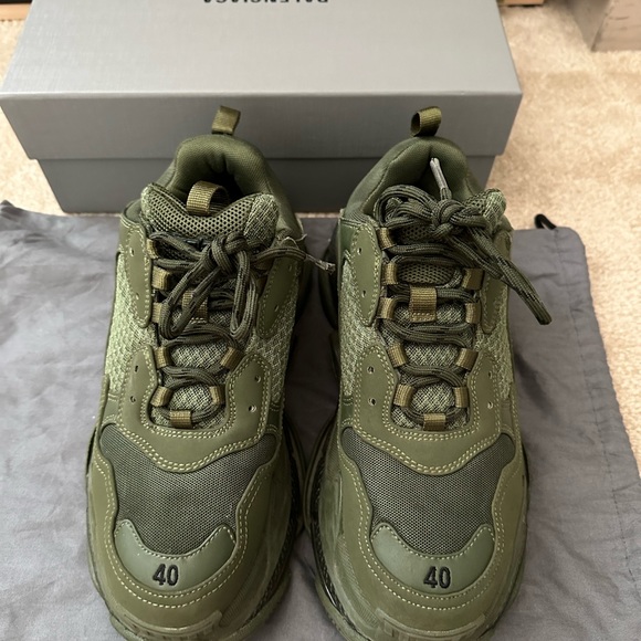 Men, size 40. Come with dust bag only. - Picture 5 of 6